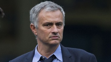 Mourinho viajou de classe econômica para a China para acompanhar sua comissão técnica