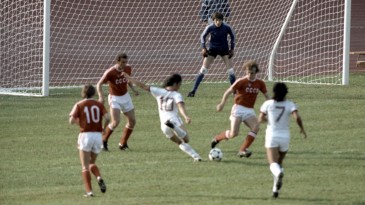 Camisa retrô da União Soviética da Olimpíada de Moscou-1980 apela pra nostalgia