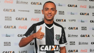 Dodô foi de um erro feio a um golaço contra o Corinthians