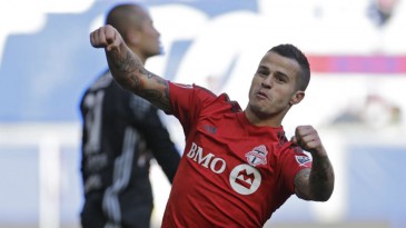 Pé afiado: Giovinco desencanta com dois golaços de falta em vitória do Toronto