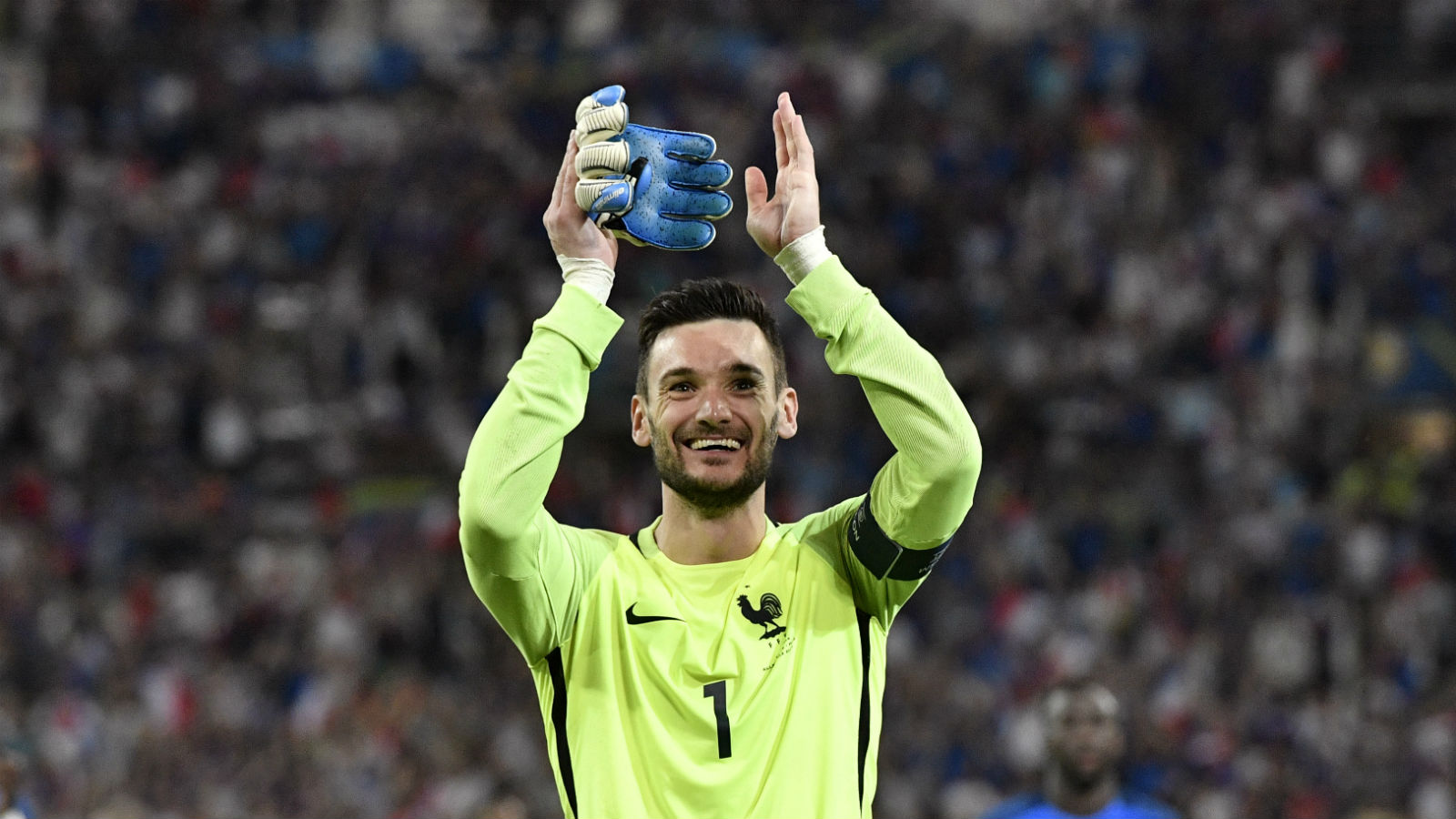 Nos 30 anos de Lloris, uma cole&ccedil;&atilde;o de milagres do &iacute;dolo do Tottenham e da Fran&ccedil;a