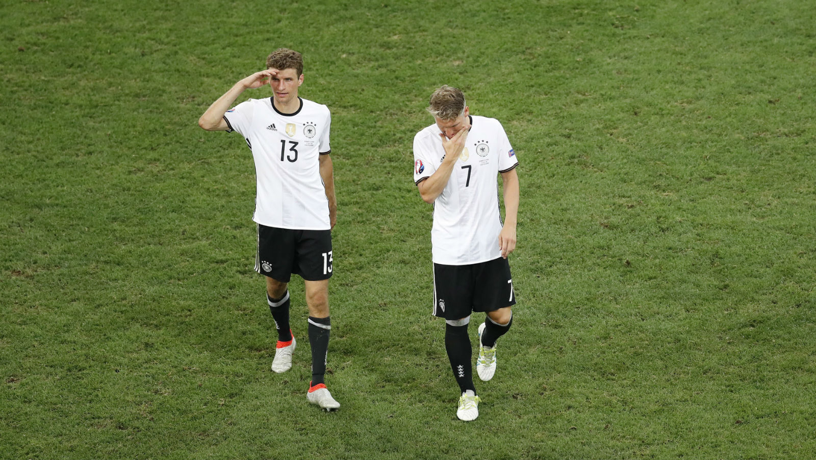 S&iacute;mbolos da sele&ccedil;&atilde;o, M&uuml;ller e Schweinsteiger representam tamb&eacute;m a queda na Euro