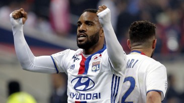 Deschamps convoca Lacazette e mantém Benzema fora da seleção da França