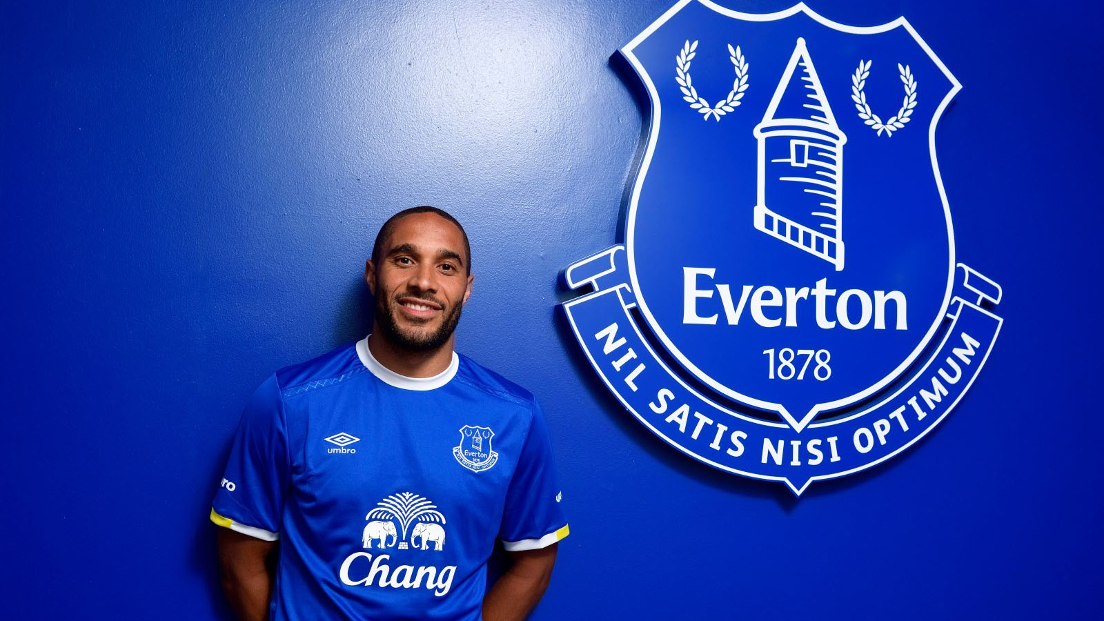 Para Rio Ferdinand, Everton fez bem contratando o consistente zagueiro Ashley Williams