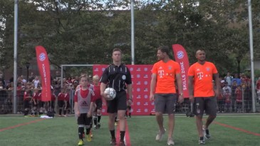 [Vídeo] Nem 40 crianças juntas foram capazes de parar Vidal e Xabi Alonso