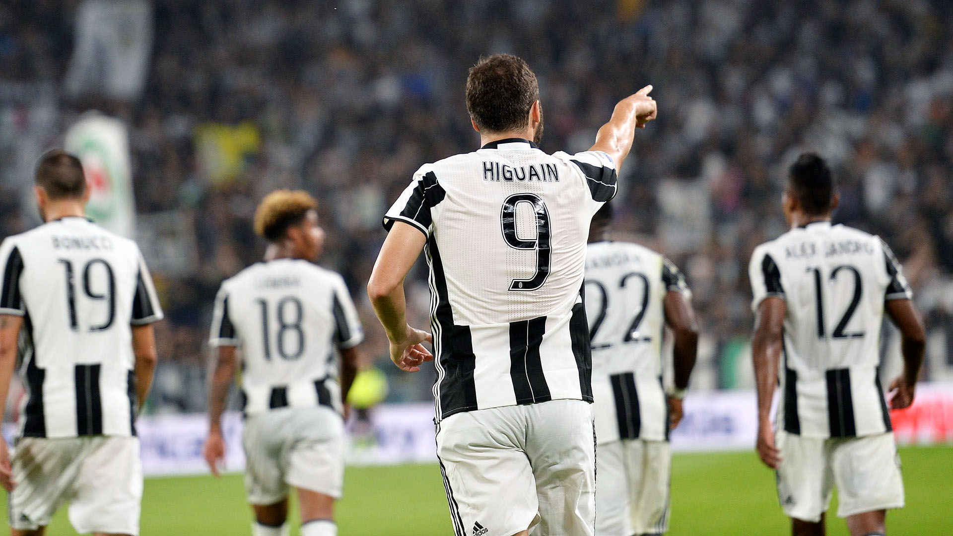 Higua&iacute;n comemora o seu primeiro gol pela Juventus (Alessandro Di Marco/ANSA via AP)