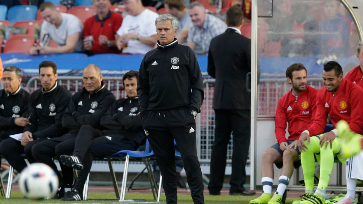 &ldquo;Mourinho deveria ser preso por bullying contra Schweinsteiger&rdquo;, diz esloveno da FifPro