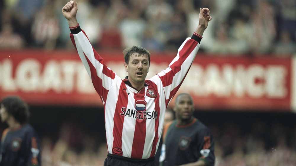 Le Tissier leva crian&ccedil;a em baile da escola para dar uma li&ccedil;&atilde;o aos valent&otilde;es