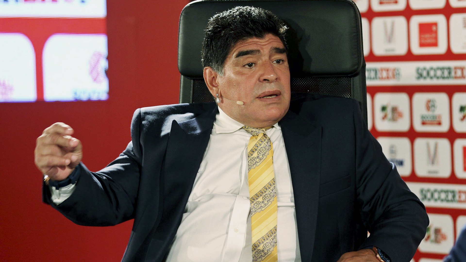Maradona: &ldquo;Ren&uacute;ncia de Messi pode ter sido encenada para esquecermos as finais perdidas&rdquo;