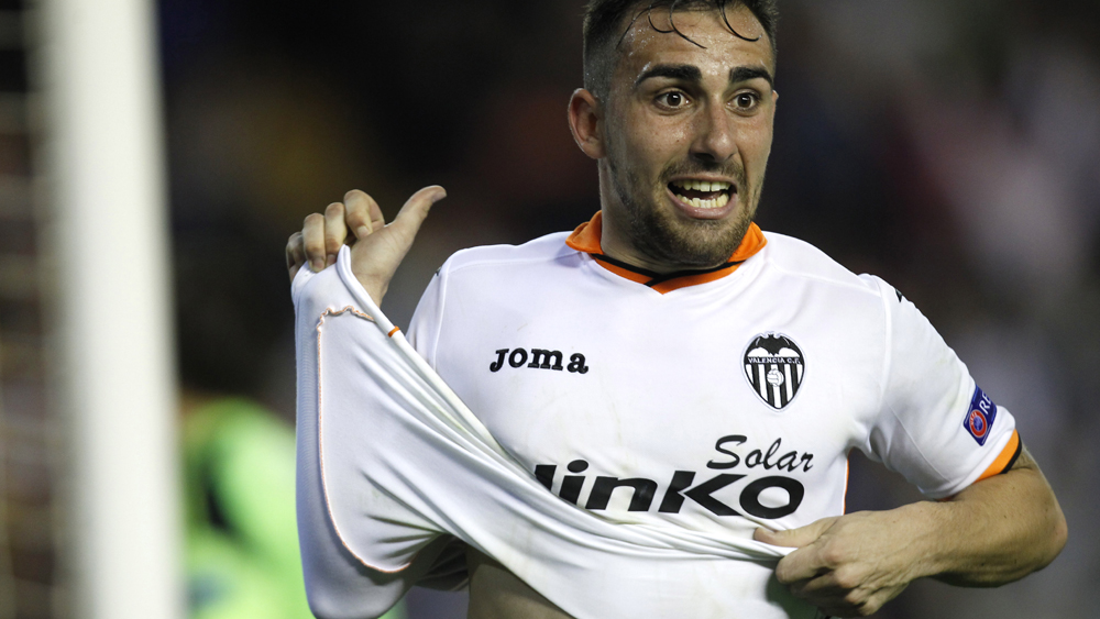 Paco Alc&aacute;cer &eacute; a nova bola da vez para o ataque do Barcelona (Foto: AP)