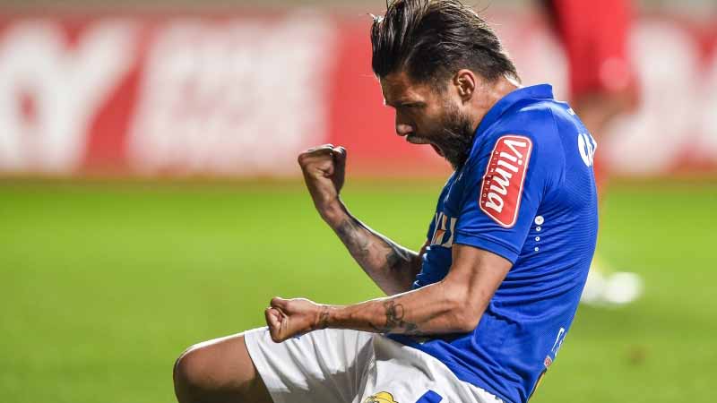 Rafael S&oacute;bis, do Cruzeiro (Foto: AP)
