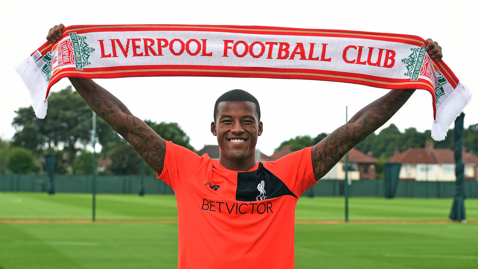 Wijnaldum: &ldquo;Se o Leicester foi campe&atilde;o, por que o Liverpool n&atilde;o pode?&rdquo;