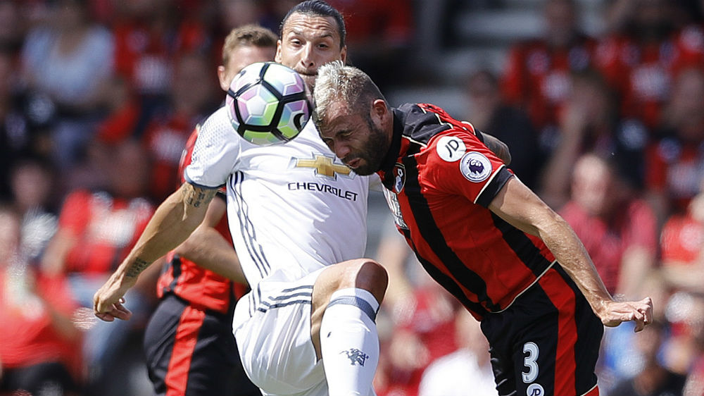 Ibrahimovic deixa sua marca na estreia de mais uma liga, e United vence