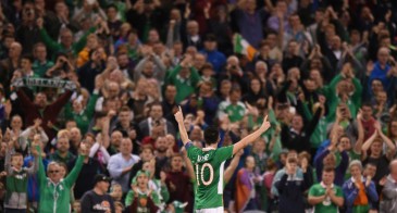 Rei como sempre, Robbie Keane encerrou sua trajetória na seleção irlandesa com um golaço