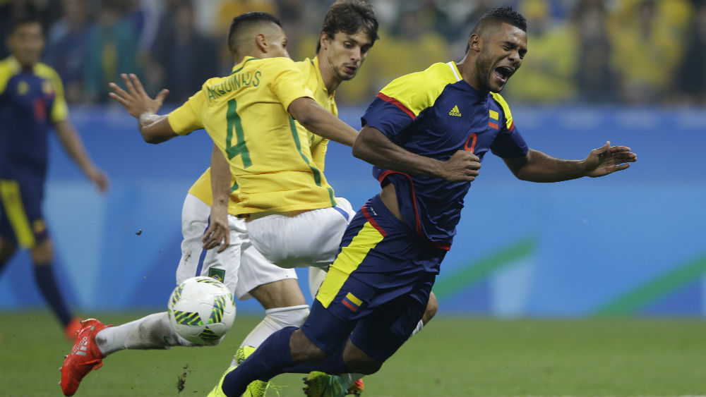 Em jogo brigado at&eacute; demais, solidez defensiva faz o Brasil avan&ccedil;ar na Olimp&iacute;ada