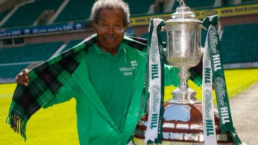 Sam Martinez cumpriu seu sonho e, aos 106 anos, se despediu do Hibernian com digno tributo