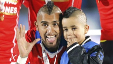 Vidal tatuou uma bomba de insulina para apoiar seu filho e outras crianças diabéticas