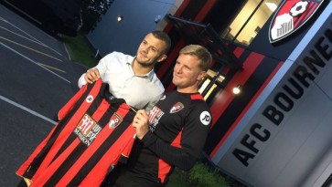 Wilshere tenta recomeçar em Bournemouth, mas parece se assumir como uma promessa perdida