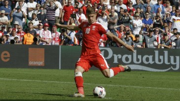 Xhaka não defenderá a seleção kosovar e coloca a culpa por isso na Fifa