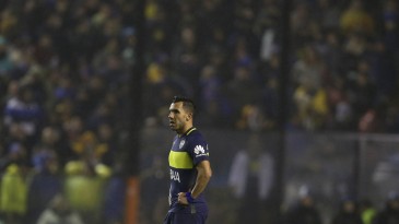 De mal com a imprensa e insatisfeito consigo, Tevez exibe que o fim de sua carreira está próximo