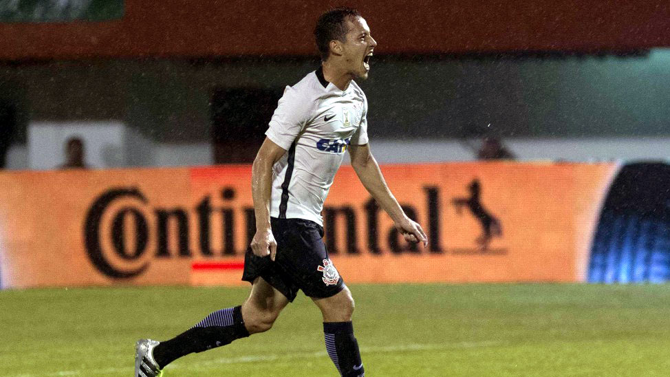 Corinthians foi de atua&ccedil;&atilde;o horrorosa em um tempo a vit&oacute;ria tranquila em outro