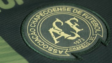 Terceiro uniforme da Chapecoense para 2016/17 já estreou em um épico na Sul-Americana
