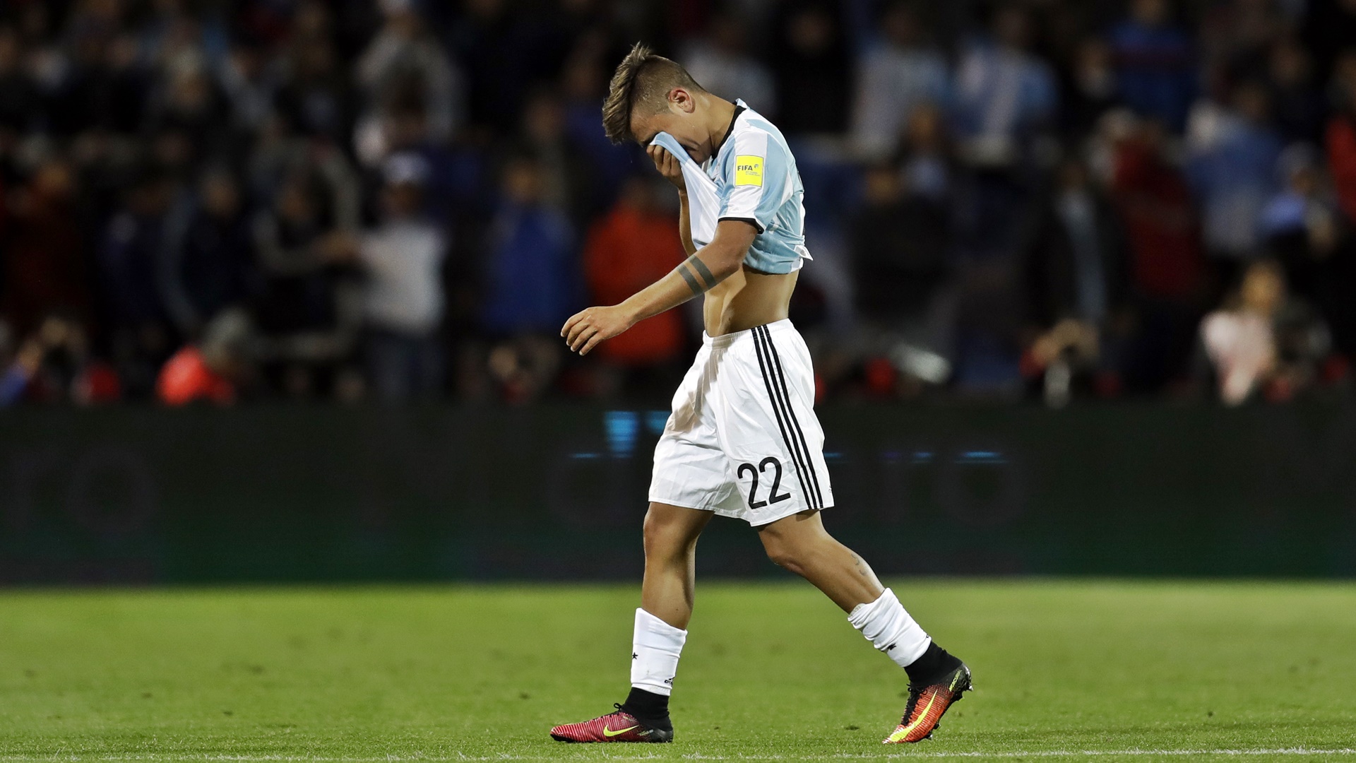 Dybala: &ldquo;Eu n&atilde;o costumo fazer isso, e agora o mundo todo me viu chorar&rdquo;