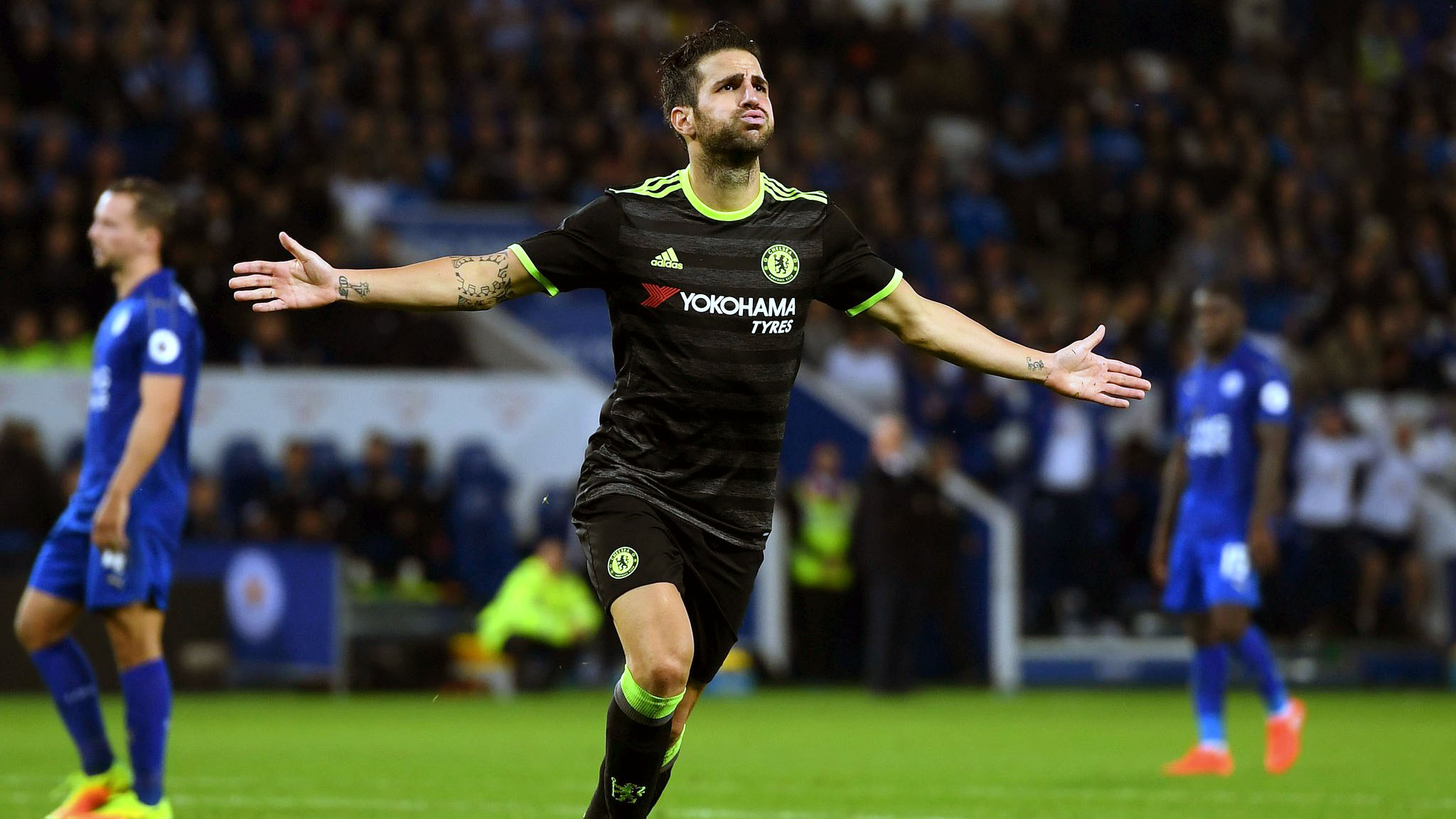 Chelsea contou com gola&ccedil;os e F&agrave;bregas decisivo para eliminar Leicester na Copa da Liga