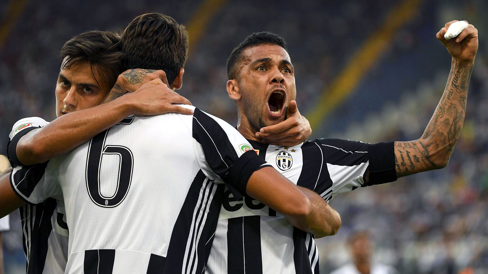 Juventus ter&aacute; Daniel Alves, al&eacute;m de Khedira e Dybala (Maurizio Brambatti/ANSA via AP)