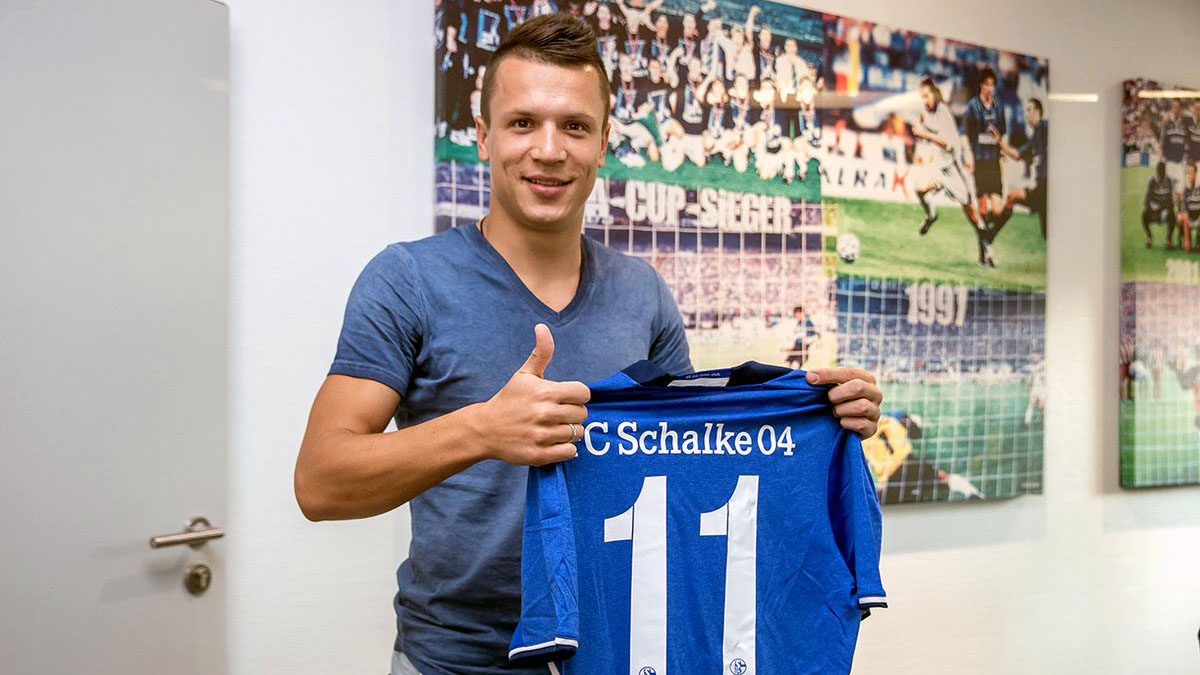 Konoplyanka deixou o Sevilla, onde era camisa 10, para se transferir ao Schalke 04 e vestir&aacute; a camisa 11