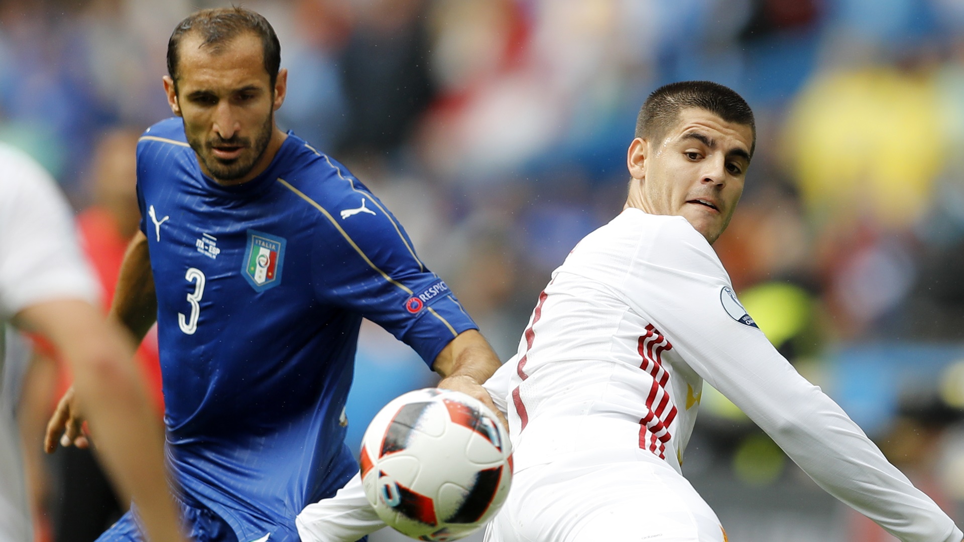 Morata: &ldquo;Meus tornozelos agradecem que Chiellini n&atilde;o jogar&aacute; contra a Espanha&rdquo;