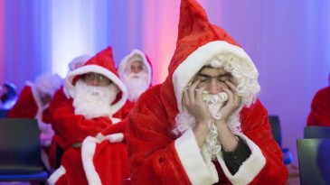 Time do Papai Noel joga com três goleiros e leva um 16 a 0 de presente