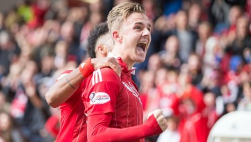 Aberdeen achou um ótimo jeito de vencer o clássico: Com golaço de falta aos 45 do 2° tempo