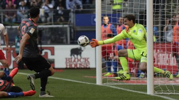 Adler foi um paredão, mas Ribéry saiu ao resgate para mais uma vitória do Bayern