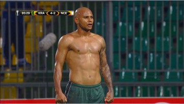 Zoeira brasileira: Ari marcou contra o Nice e resolveu tirar onda imitando Balotelli