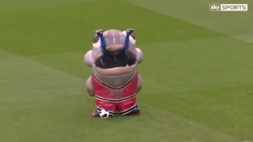 A segunda divisão inglesa elevou o conceito de “show do intervalo” a um novo patamar (bizarro)