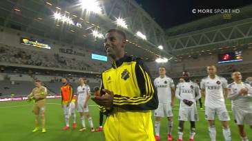 Melhor aniversário de 17 anos? Ele fez dois gols no clássico e a própria torcida cantou o parabéns