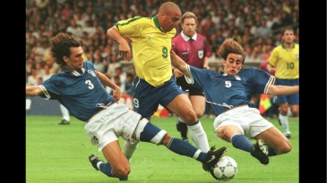 Desafiamos você a ver qualquer minuto deste vídeo com dribles de Ronaldo sem se hipnotizar