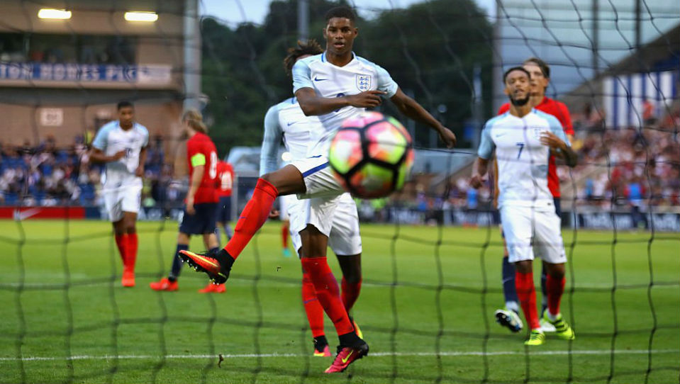 O rei das estreias: Em seu primeiro jogo pela sele&ccedil;&atilde;o sub-21, Rashford marca logo tr&ecirc;s gols