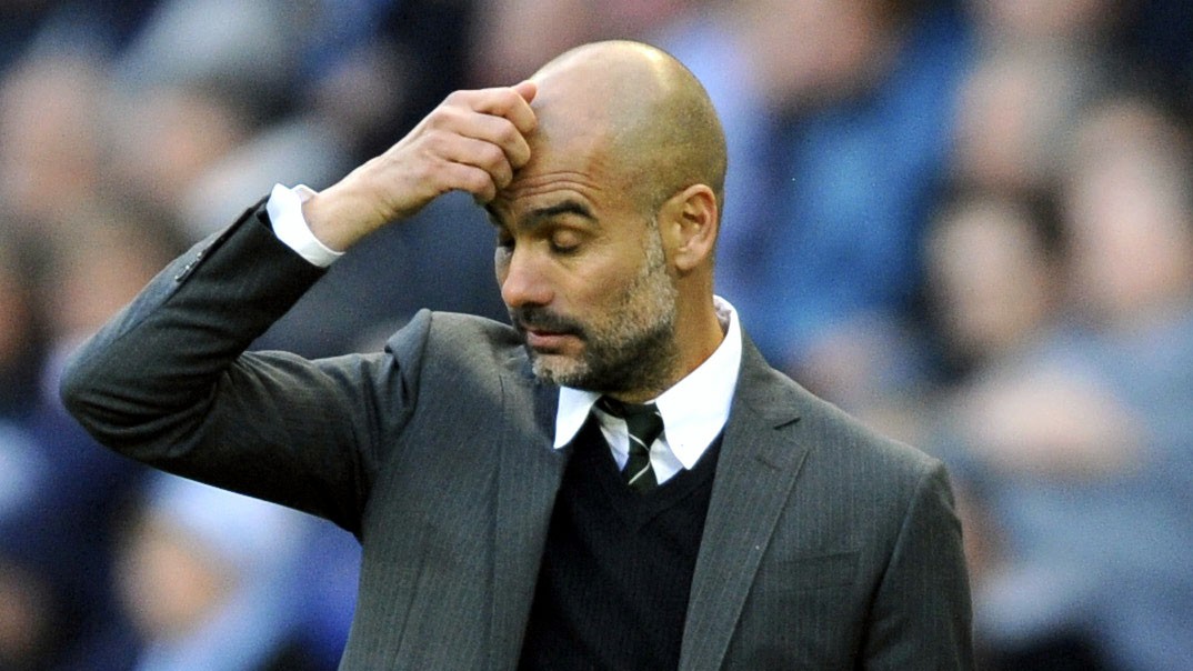 Guardiola co&ccedil;a a cabe&ccedil;a no Manchester City (AP Photo/Rui Vieira)