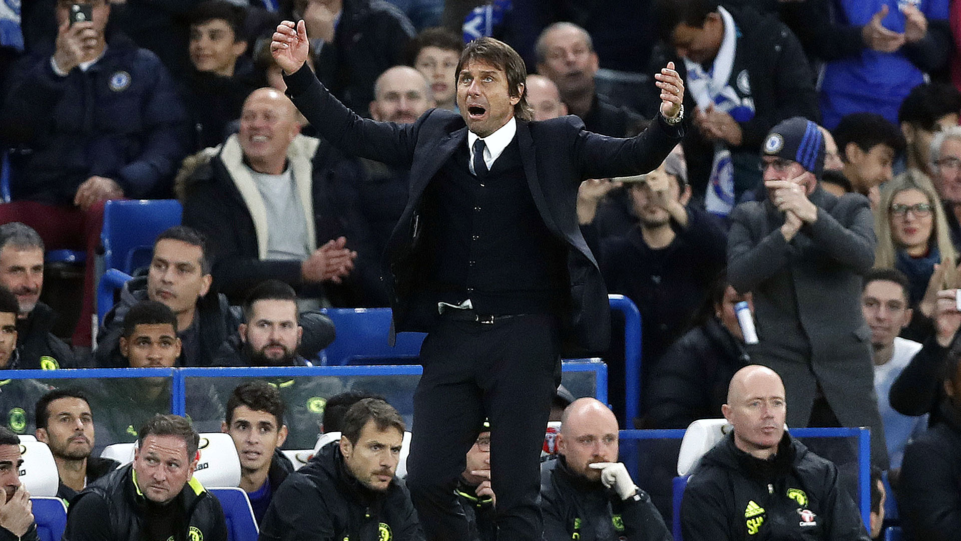 Pressionado, Conte mudou o esquema e vem conseguindo resultados (AP Photo/Kirsty Wigglesworth)