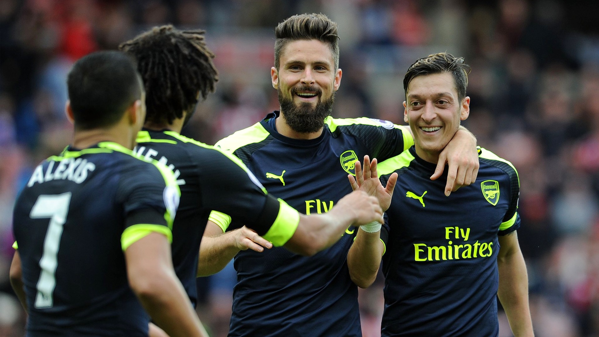 Giroud e S&aacute;nchez precisaram de seis minutos para esmagar o Sunderland