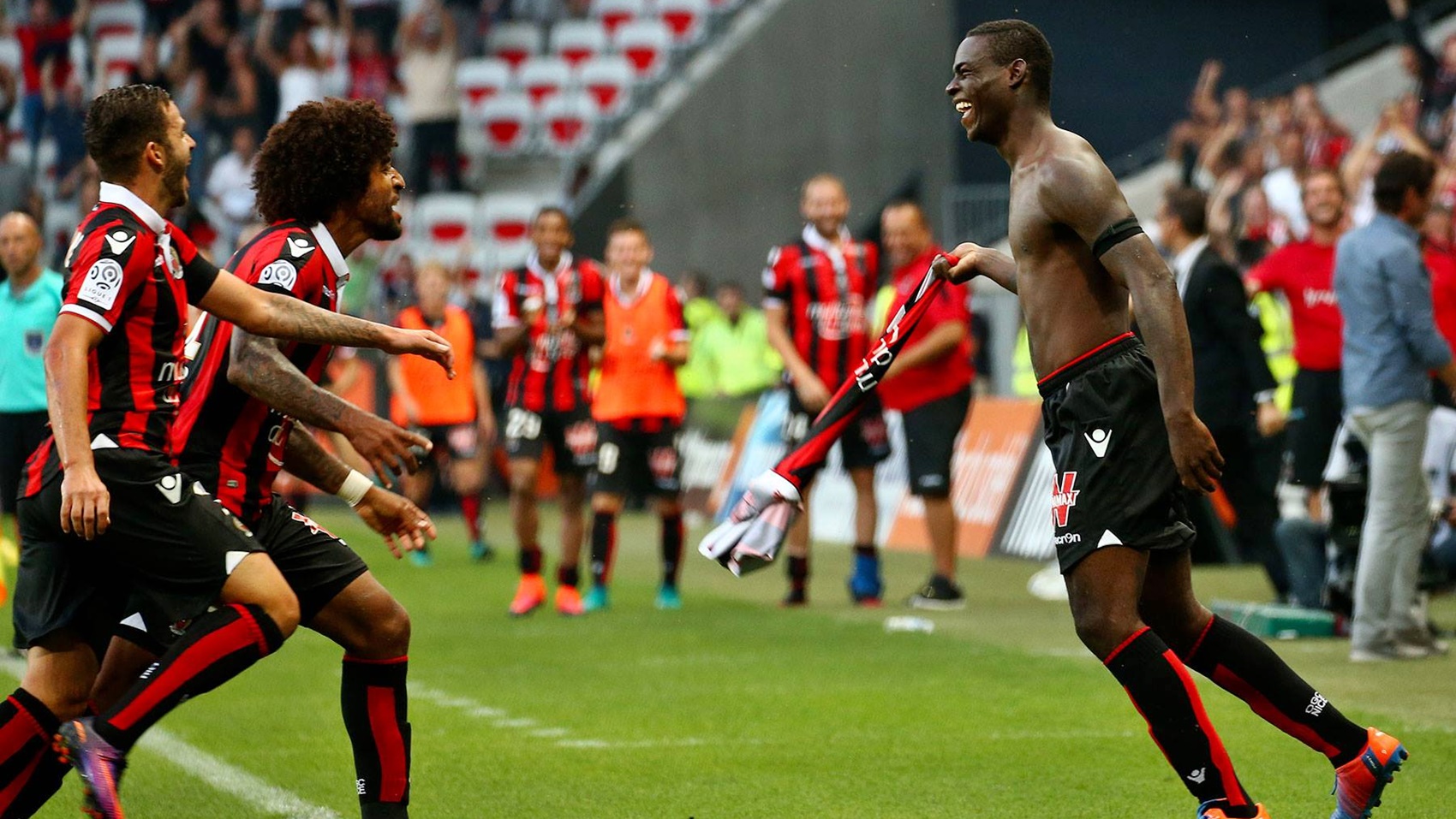 Balotelli no Nice acumula gola&ccedil;os, boas atua&ccedil;&otilde;es e at&eacute; uma expuls&atilde;o injusta