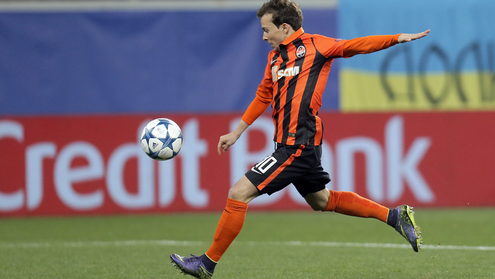 Com mais espa&ccedil;o no Shakhtar, Bernard e Dentinho brilham em goleada na Liga Europa