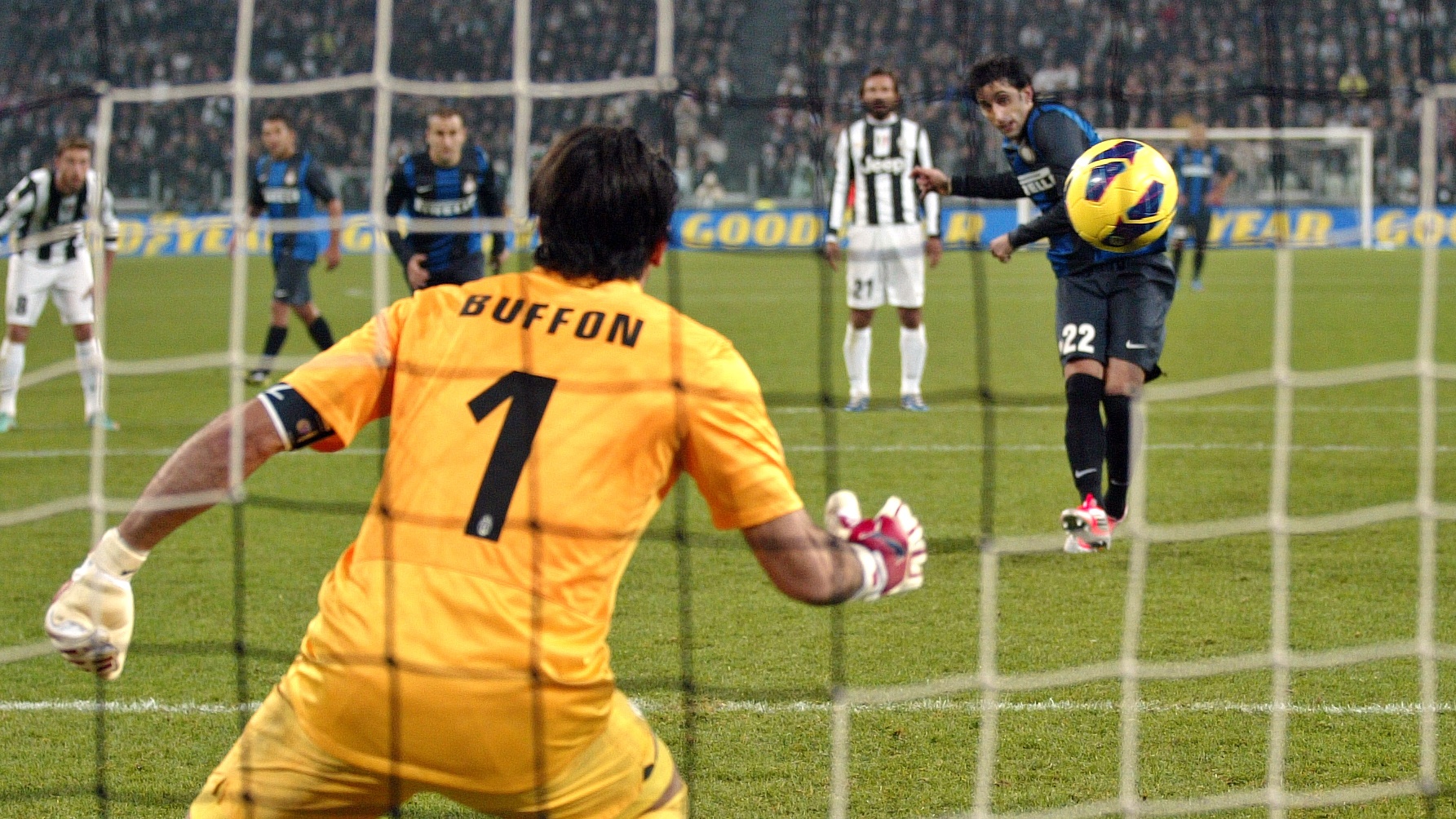 Buffon v&ecirc; investimento chin&ecirc;s nos times de Mil&atilde;o como &lsquo;derrota do futebol italiano&rsquo;