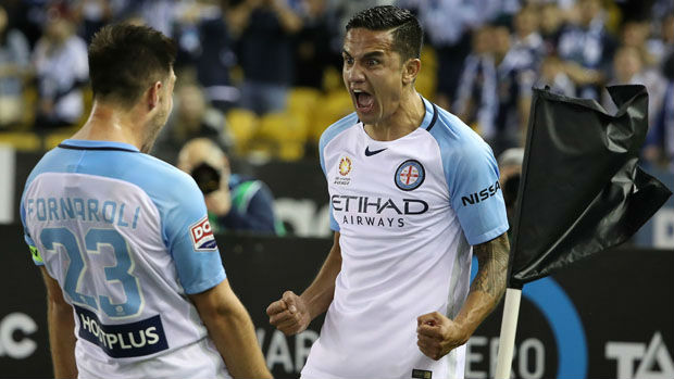 Tim Cahill estreou no Australiano com um petardo de fora da &aacute;rea no d&eacute;rbi de Melbourne