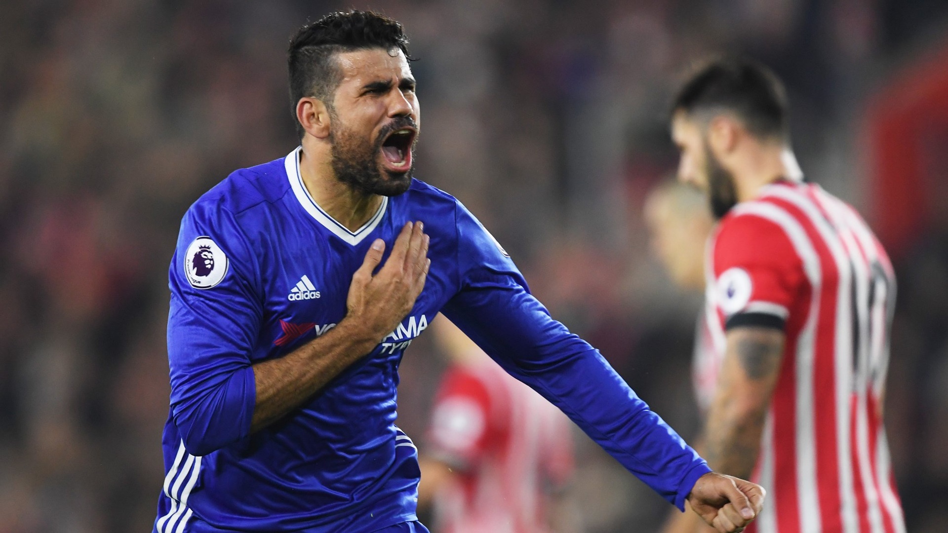 Diego Costa se isolou na artilharia da Premier League anotando um gola&ccedil;o contra os Saints