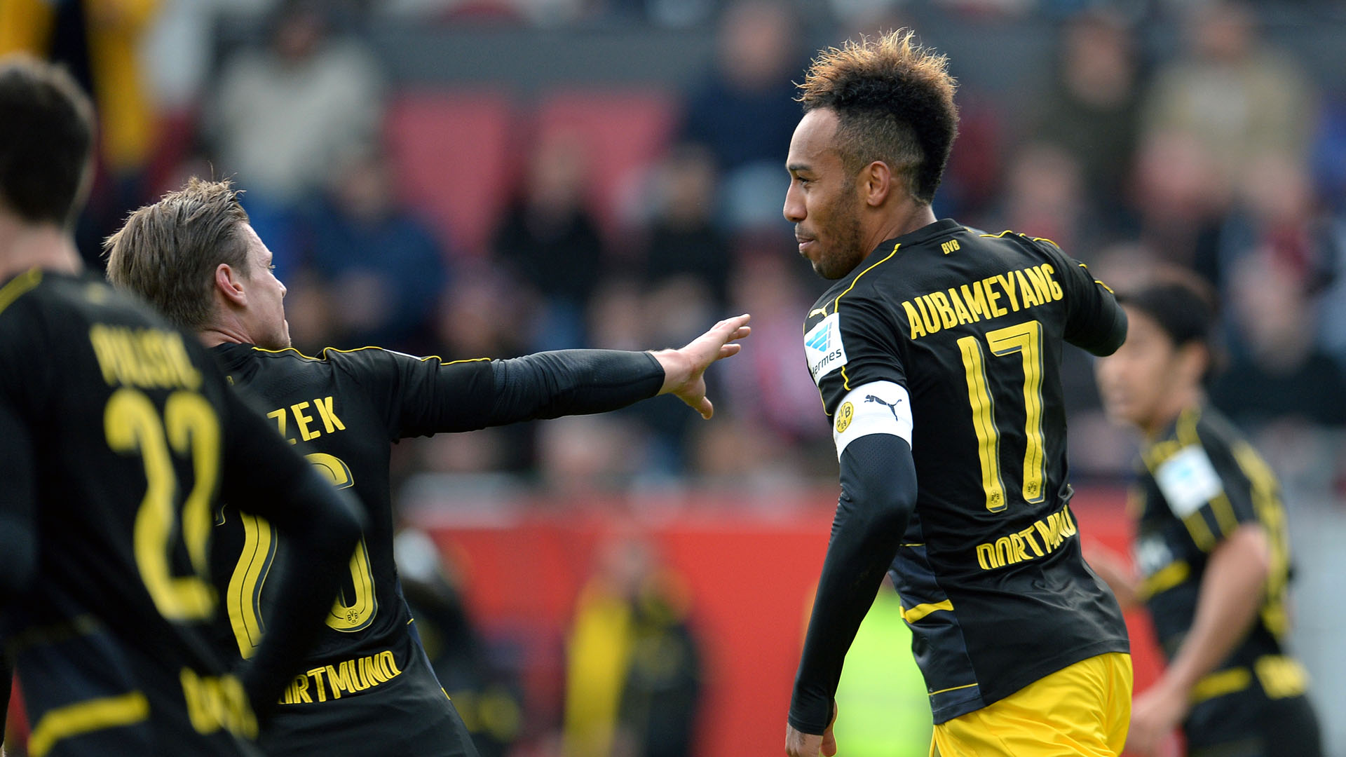 Aubameyang comemora um dos gols do Dortmund (Andreas Gebert/dpa via AP)