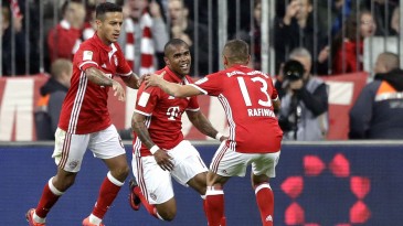 Recuperado de lesão, Douglas Costa voltou ao time titular do Bayern com gol