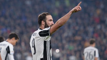 Higuaín foi o personagem principal de Juve x Napoli antes, durante e depois de seu gol